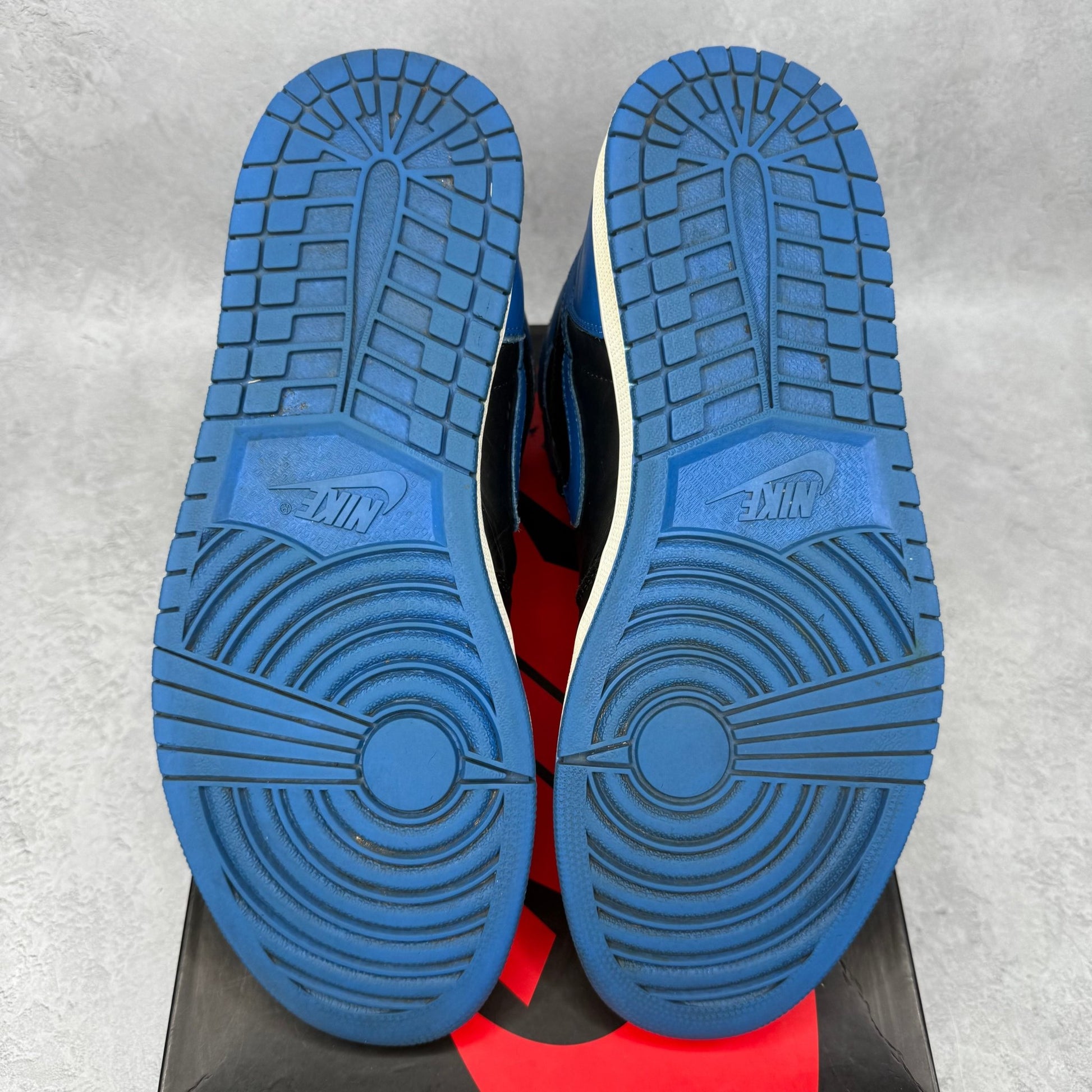 Jordan 1 Retro Royal (2017) *pre - owned* SIZE 11 - Kicks Collective PA - Jordan - 555088-007 - Men's Shoes - 11M/12.5W - Pre - Owned