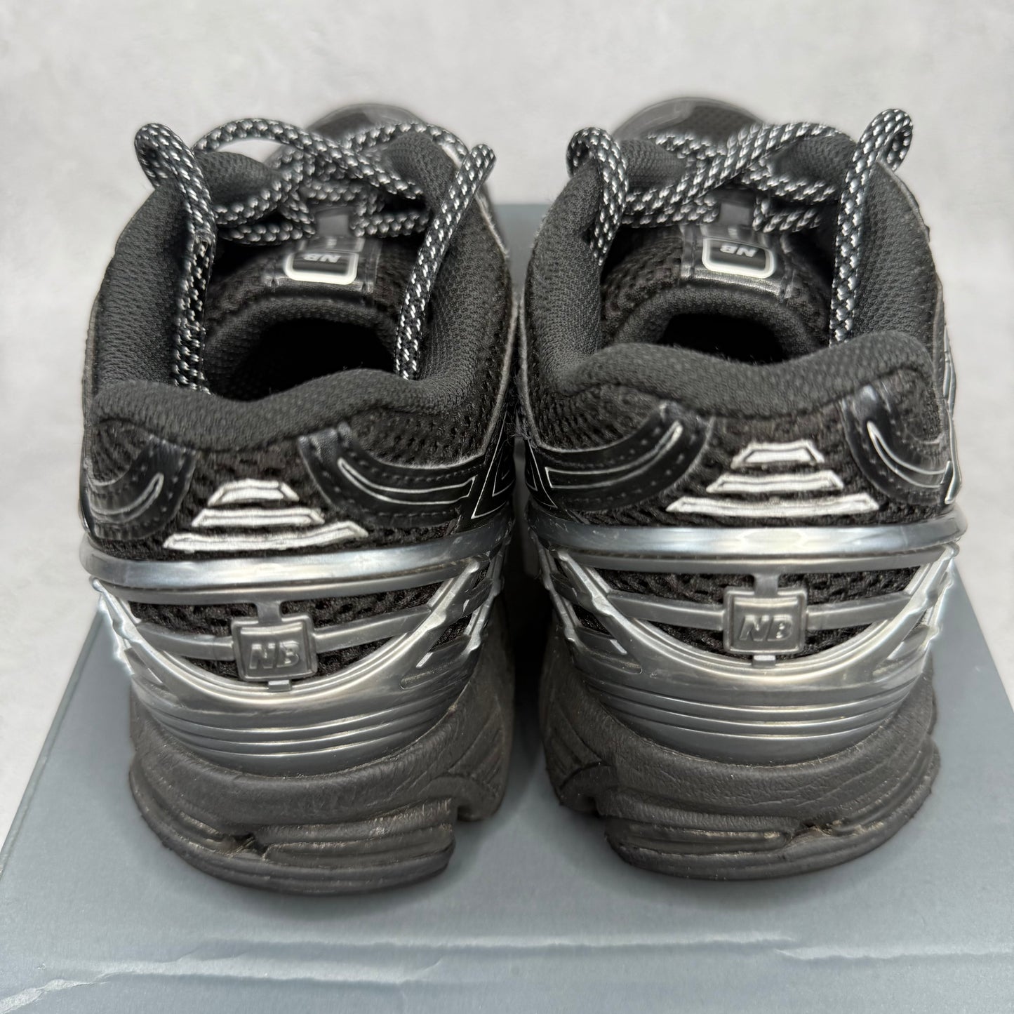 New Balance 1906R Black Metallic Silver *pre-owned* SIZE 8.5