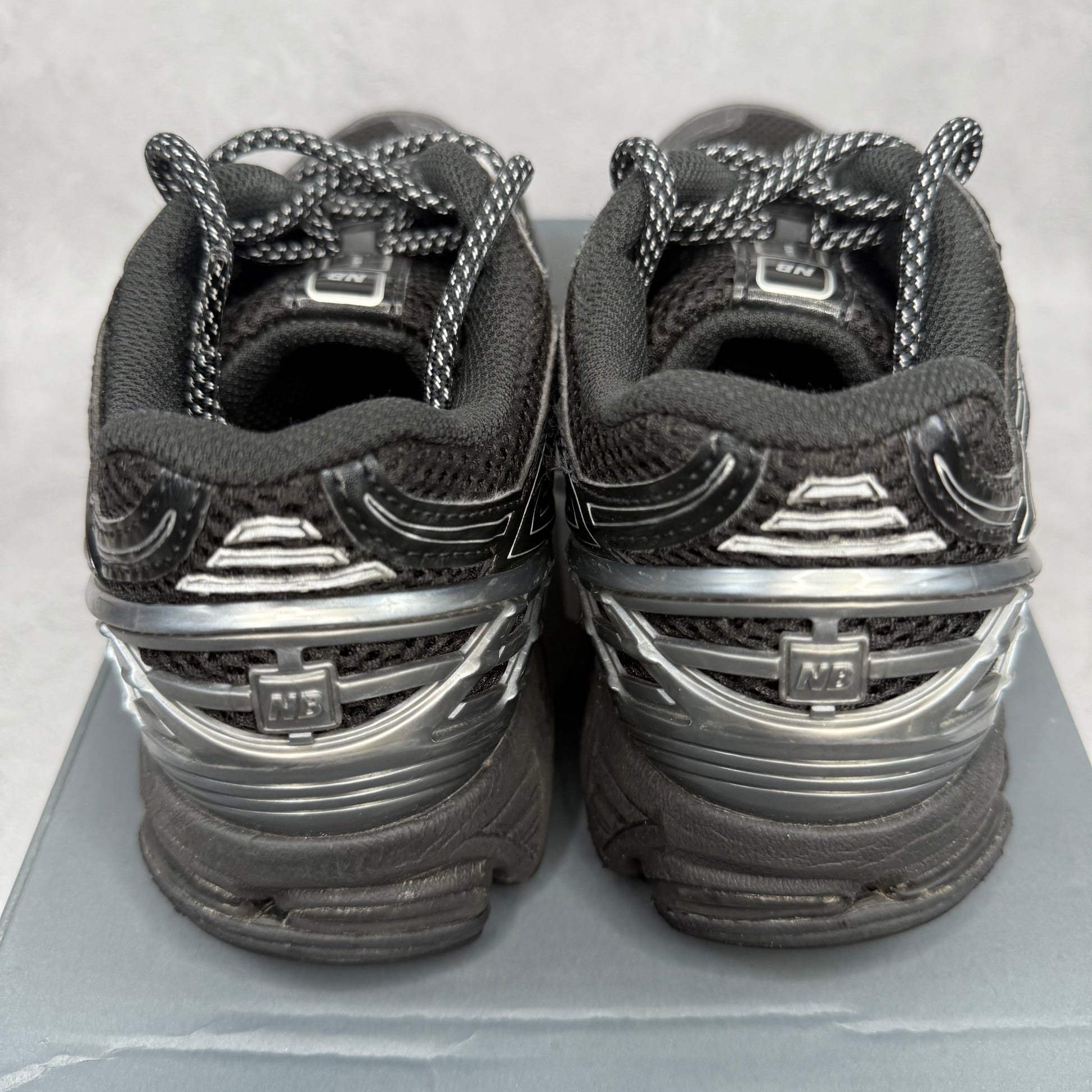 New Balance 1906R Black Metallic Silver *pre-owned* SIZE 8.5