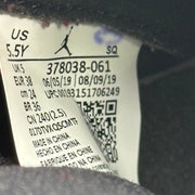 Jordan 11 Retro Playoffs Bred (2019) (GS) *pre-owned* SIZE 5.5Y