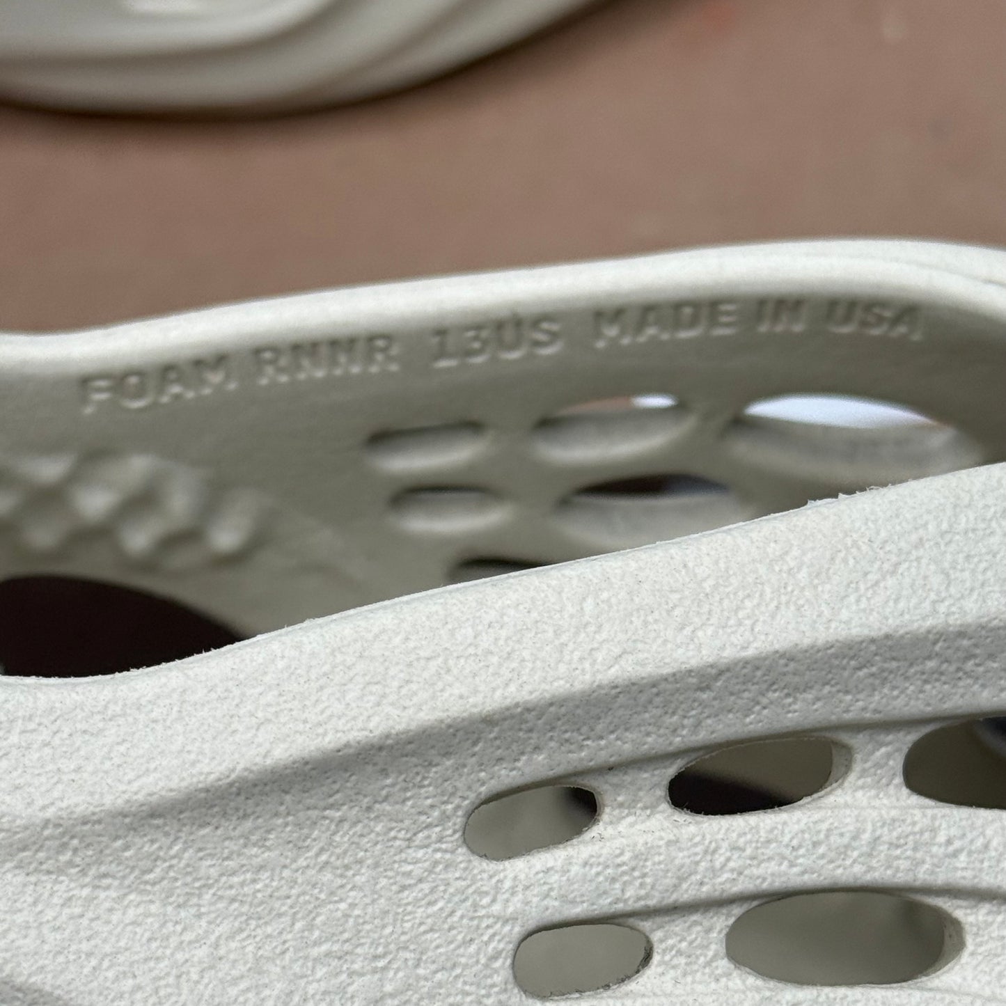 adidas Yeezy Foam RNNR Sand *pre-owned* SIZE 13