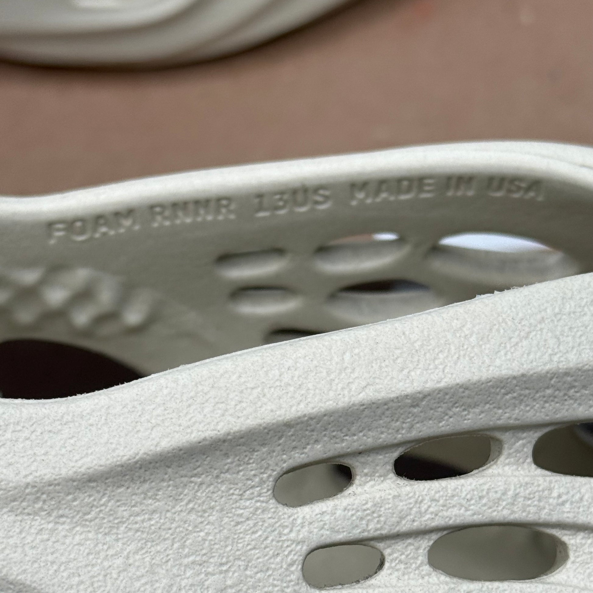 adidas Yeezy Foam RNNR Sand *pre-owned* SIZE 13