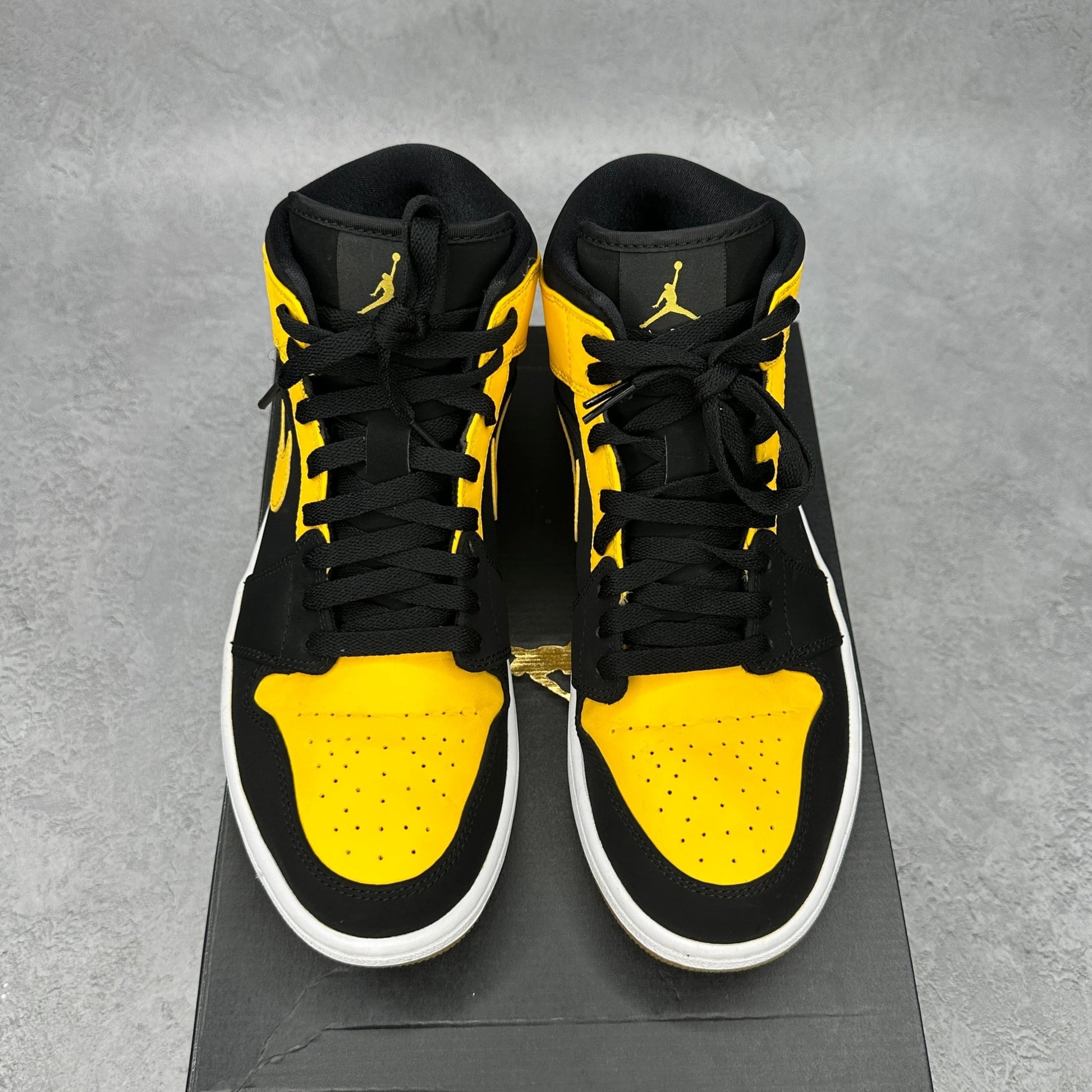 Jordan 1 Retro Mid New Love (2017) *pre - owned* SIZE 9.5 - Kicks Collective PA - Jordan - 554724-035 - Men's Shoes - 9.5M/11W - Pre - Owned
