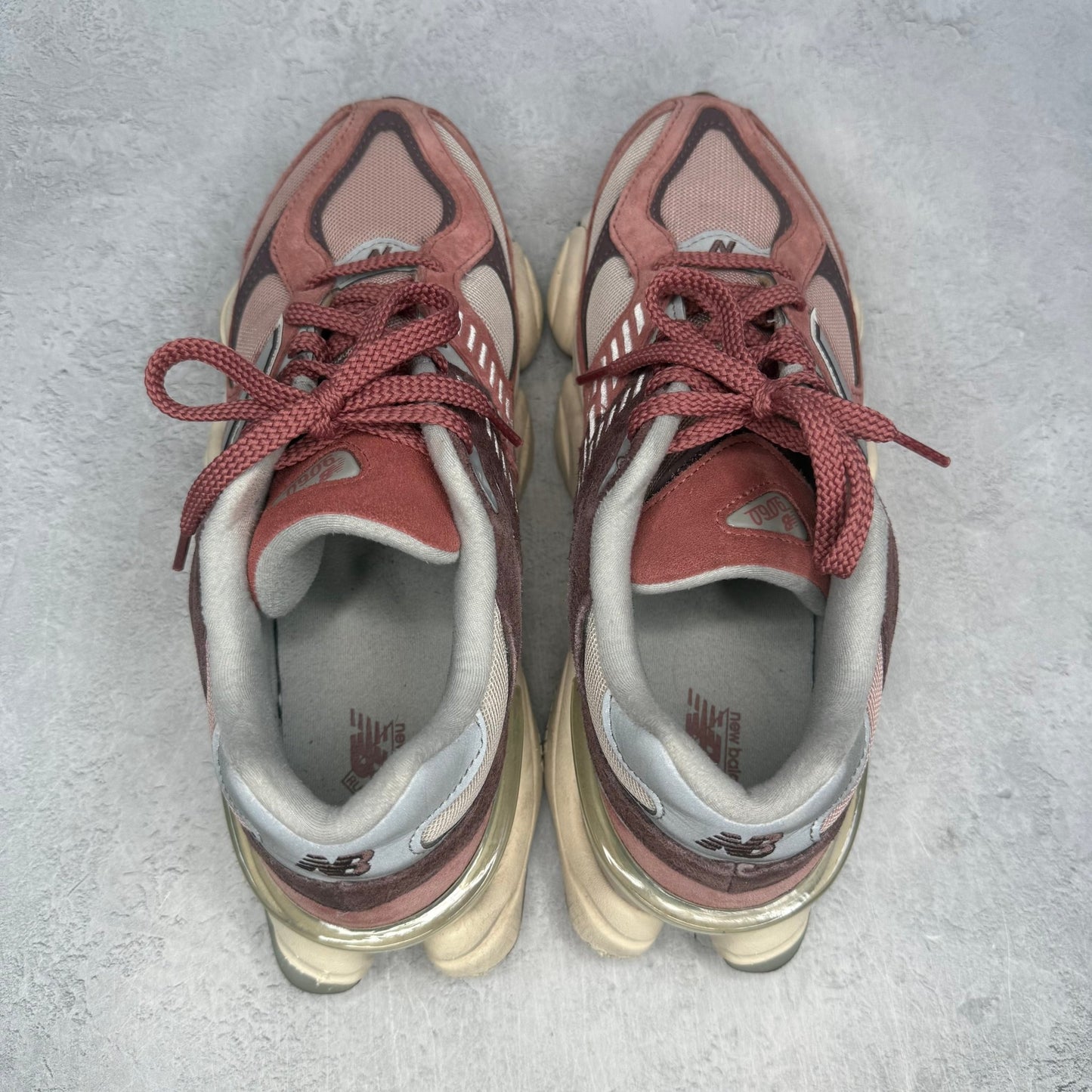 New Balance 9060 Cherry Blossom *pre-owned* SIZE 9.5