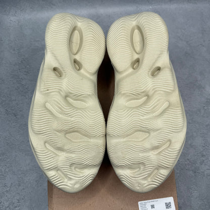 adidas Yeezy Foam RNNR Sand *pre-owned* SIZE 13