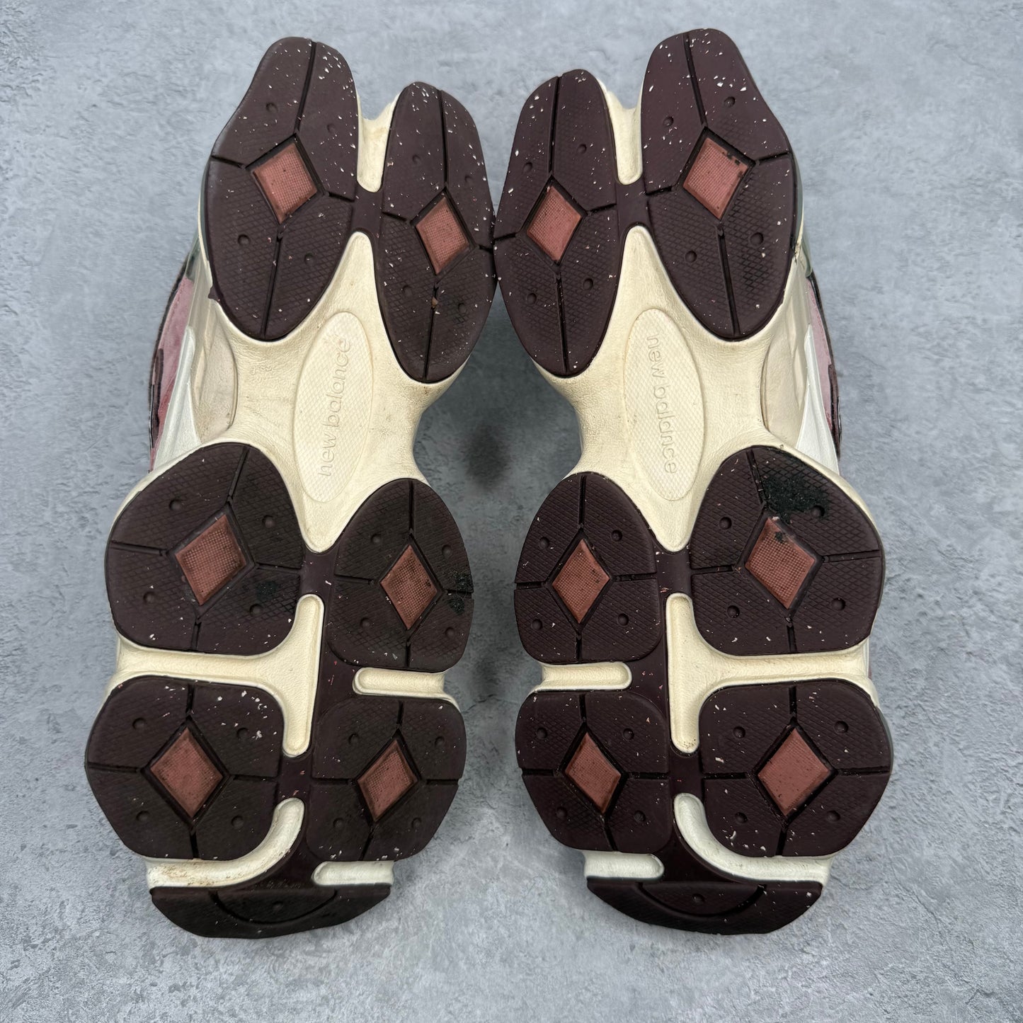 New Balance 9060 Cherry Blossom *pre-owned* SIZE 8