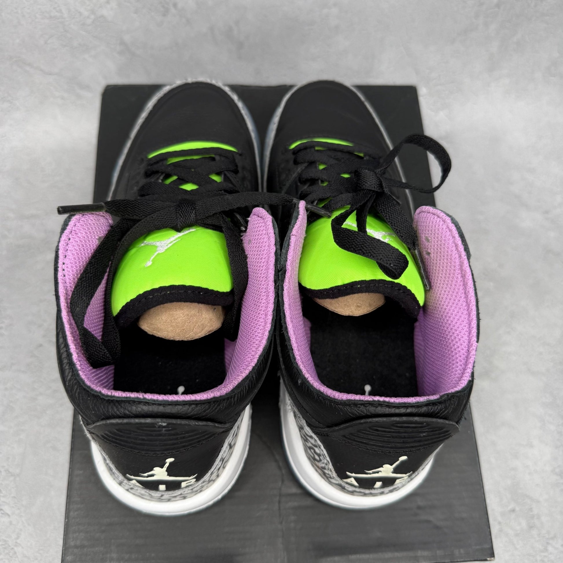 Jordan 3 Retro Electric Green (GS) *pre - owned* SIZE 6Y - Kicks Collective PA - Jordan - DA2304-003 - Kid's Shoes - 6Y - Pre - Owned