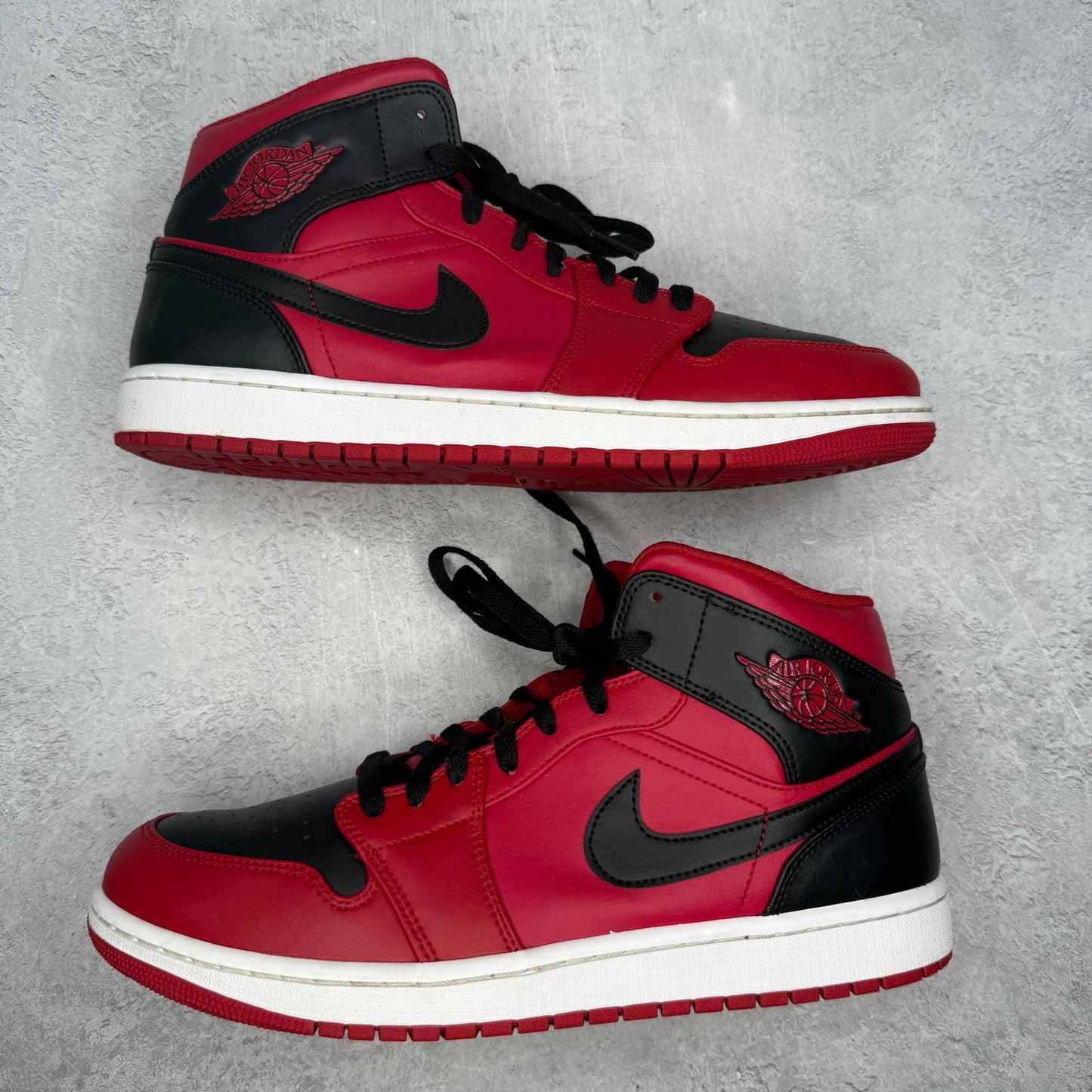Jordan 1 Mid Reverse Bred (2021) *pre - owned* SIZE 10.5 - Kicks Collective PA - Jordan - 554724-660 - Men's Shoes - 10.5M/12W - Pre - Owned - No Box