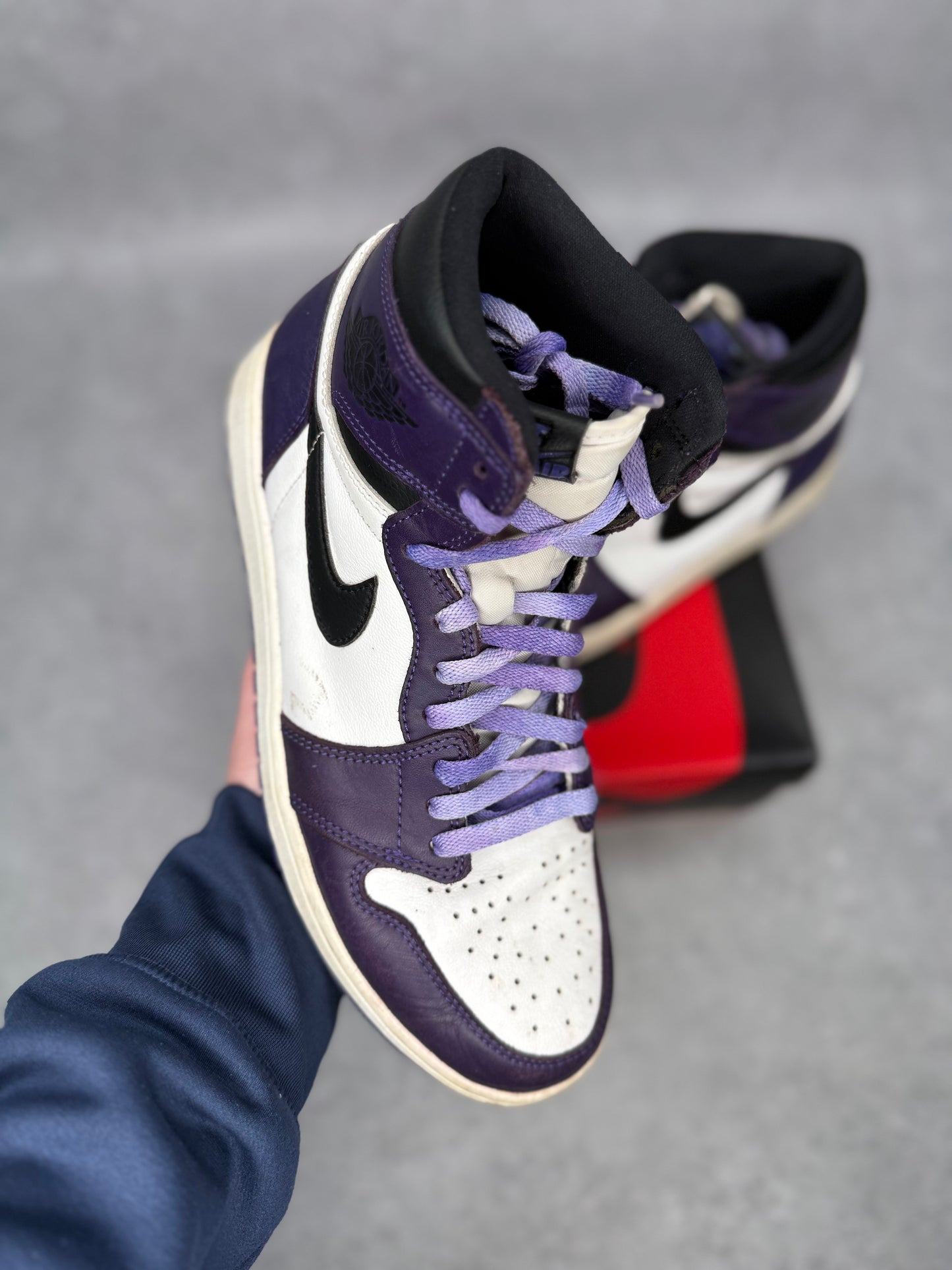 Jordan 1 Retro High Court Purple White *pre-owned* SIZE 9.5