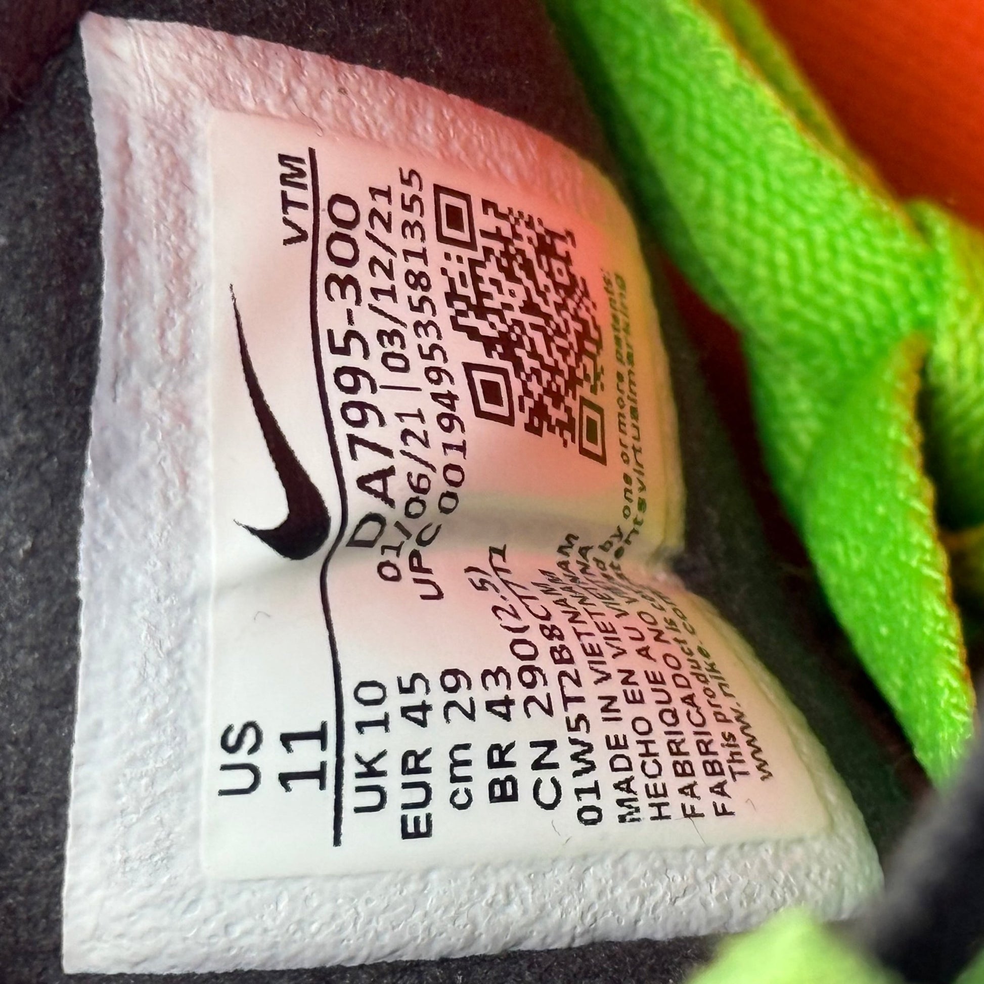 Nike Waffle One Electric Green *pre - owned* SIZE 11 - Kicks Collective PA - Nike - DA7995-300 - Men's Shoes - 11M/12.5W - Pre - Owned