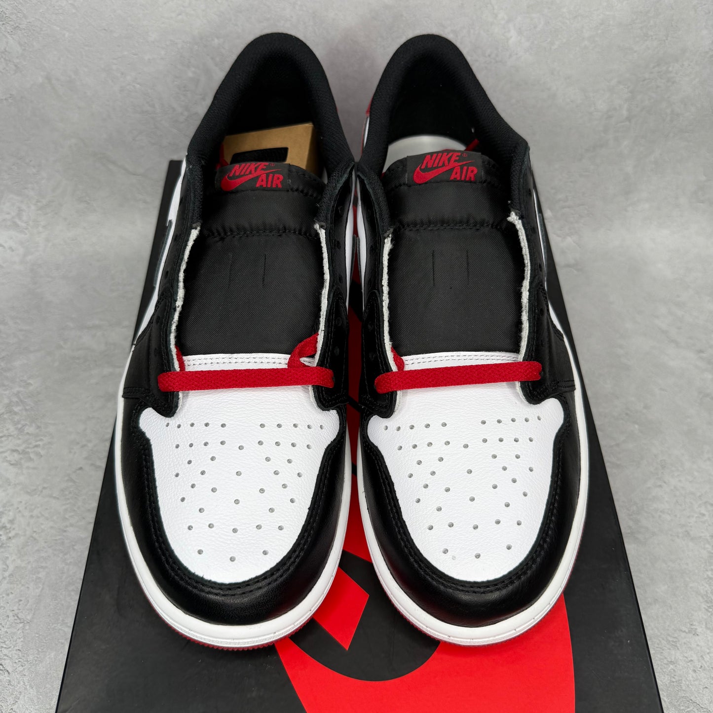 Jordan 1 Retro Low OG Black Toe (2023)