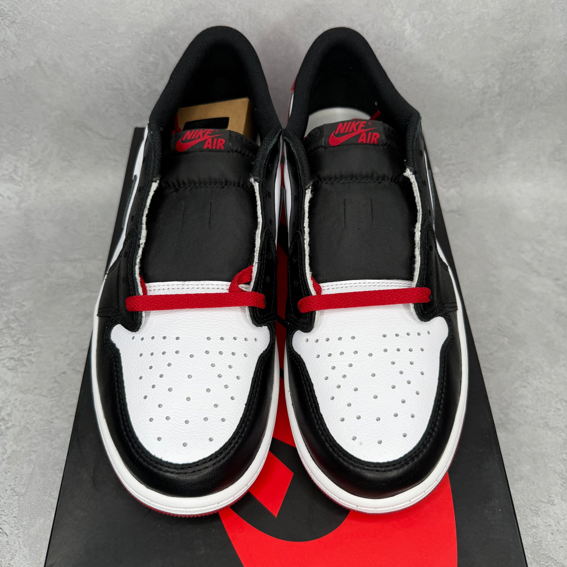 Jordan 1 Retro Low OG Black Toe (2023)