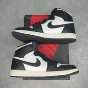 Jordan 1 Retro Black White (2014) 9.5 (Pre-Owned) - Kicks Collective PA - Jordan - 555088-010-9.5-PO-1 - Pre-Owned Sneakers - 9.5M / 11W
