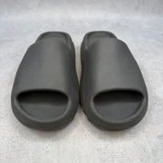adidas Yeezy Slide Granite *pre-owned* SIZE 9