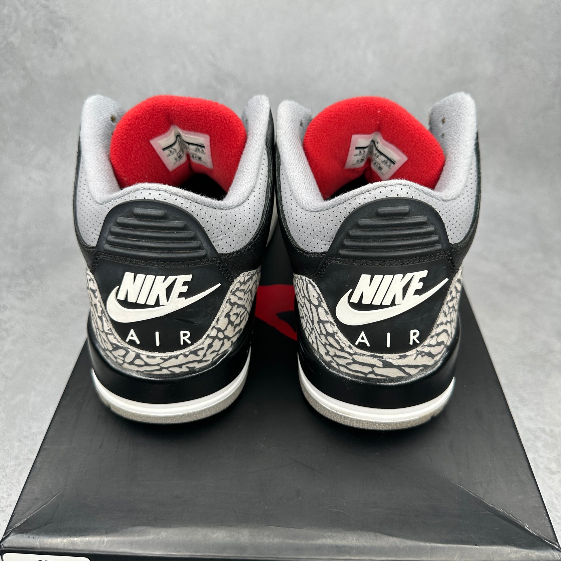 Jordan 3 Retro Black Cement (2018) *pre-owned* SIZE 8.5