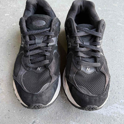 New Balance 2002R Black Gunmetal *pre-owned* SIZE 8.5