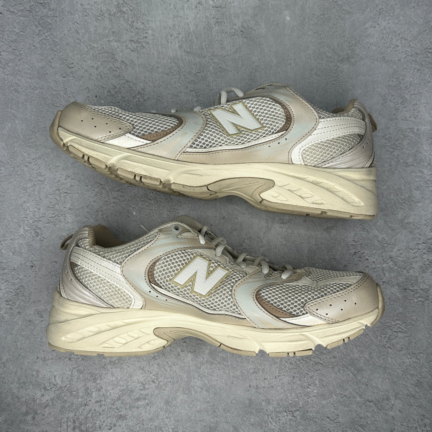 New Balance 530 Beige Angora *pre-owned* SIZE 10.5