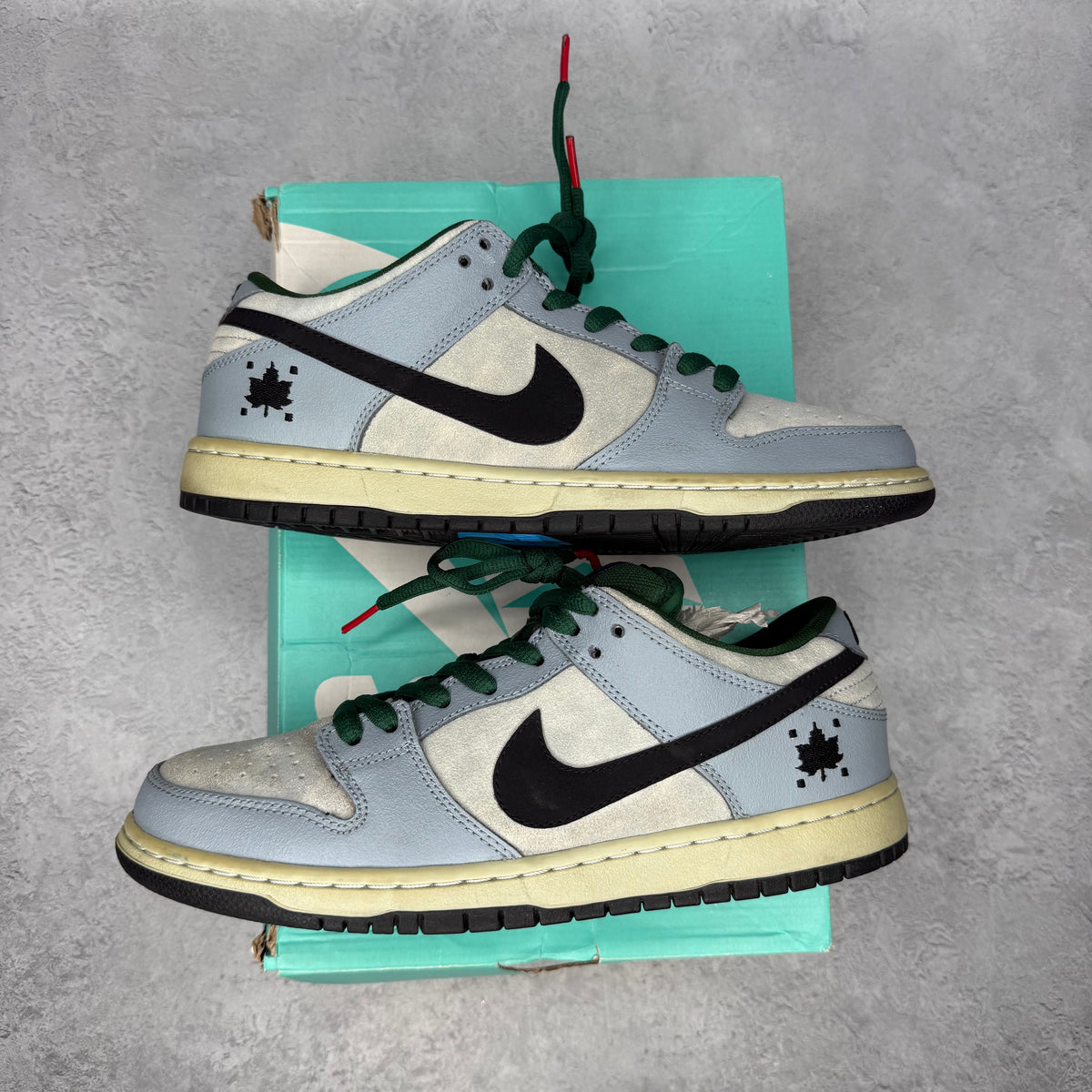 Nike SB Dunk Low Maple Leaf Central Park VNDS *pre-owned* SIZE 9.5