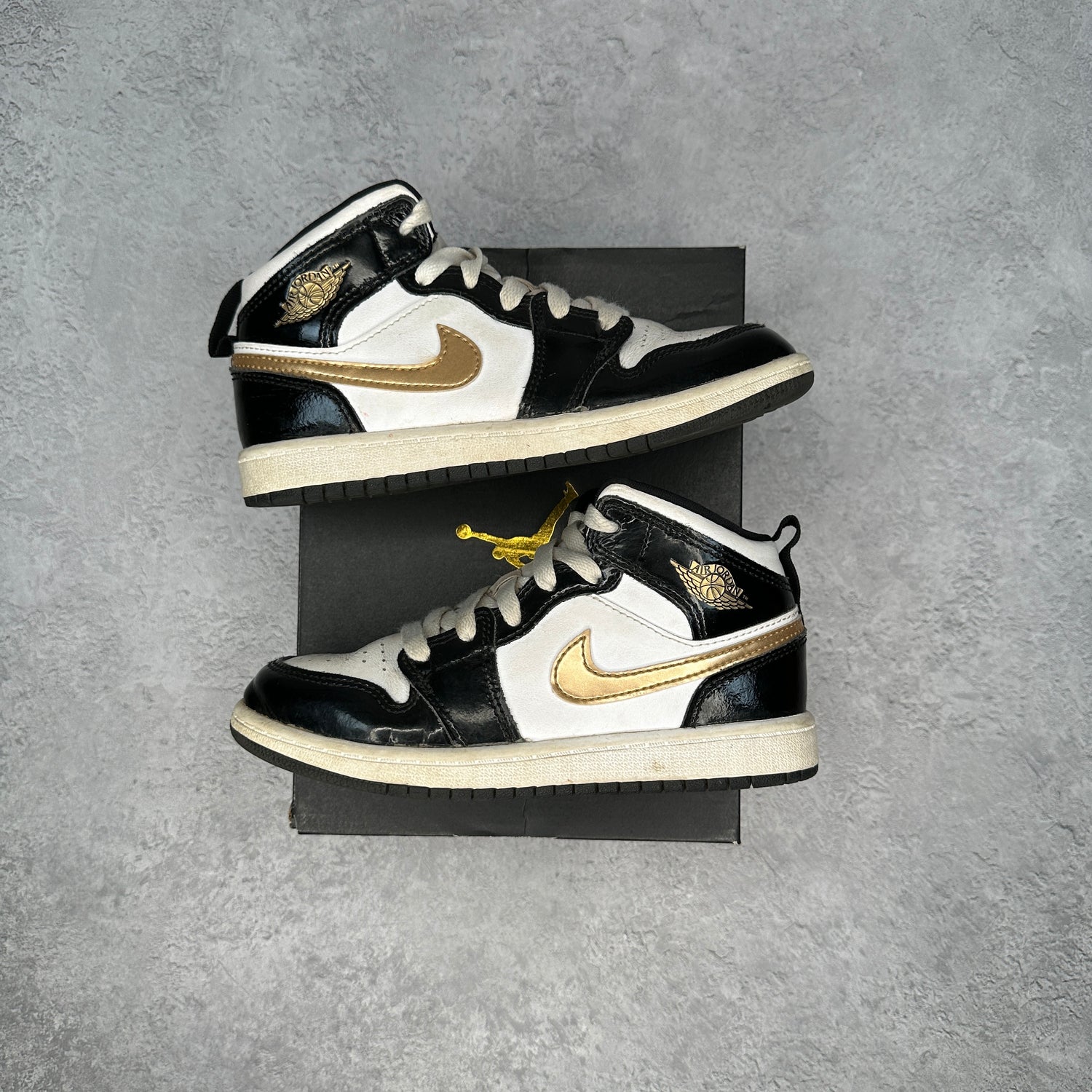 Jordan 1 Mid Patent Black White Gold (PS) *pre-owned* SIZE 1Y