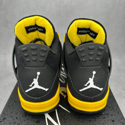 Jordan 4 Retro Thunder (2023) *pre-owned* SIZE 9
