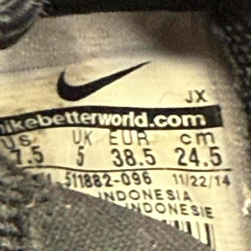 Nike Roshe Run Triple Black (Women's) *pre - owned* SIZE 7.5W - Kicks Collective PA - Nike - 511882 - 096 - Women's Shoes - 6M/7.5W - Pre - Owned - No Box