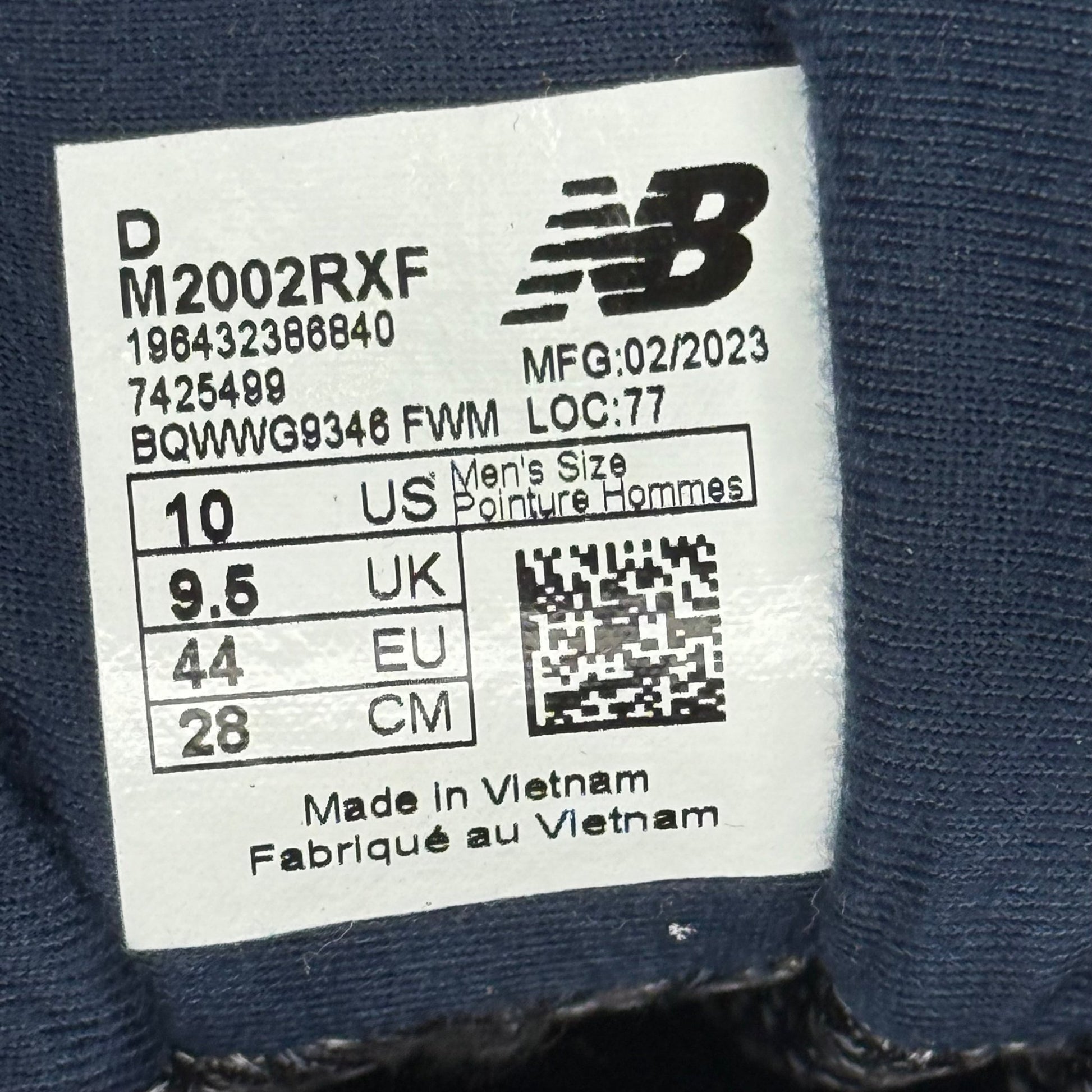 New Balance 2002R Gore - Tex Navy Arctic Grey *pre - owned* SIZE 10 - Kicks Collective PA - New Balance - M2002RXF - Men's Shoes - 10M/11.5W - Pre - Owned
