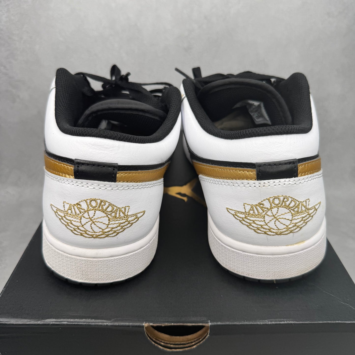 Jordan 1 Low White Black Metallic Gold Swoosh *pre-owned* SIZE 13