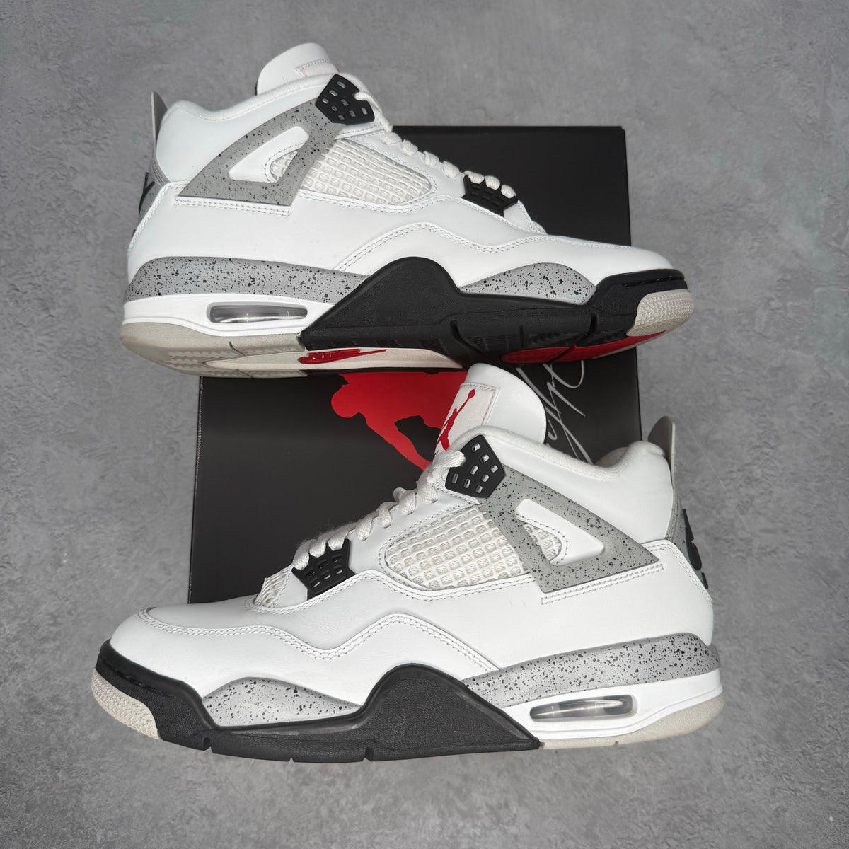 Jordan 4 Retro White Cement (2025) *pre-owned* SIZE 9