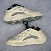 adidas Yeezy 700 V3 Azael *pre-owned* SIZE 6.5
