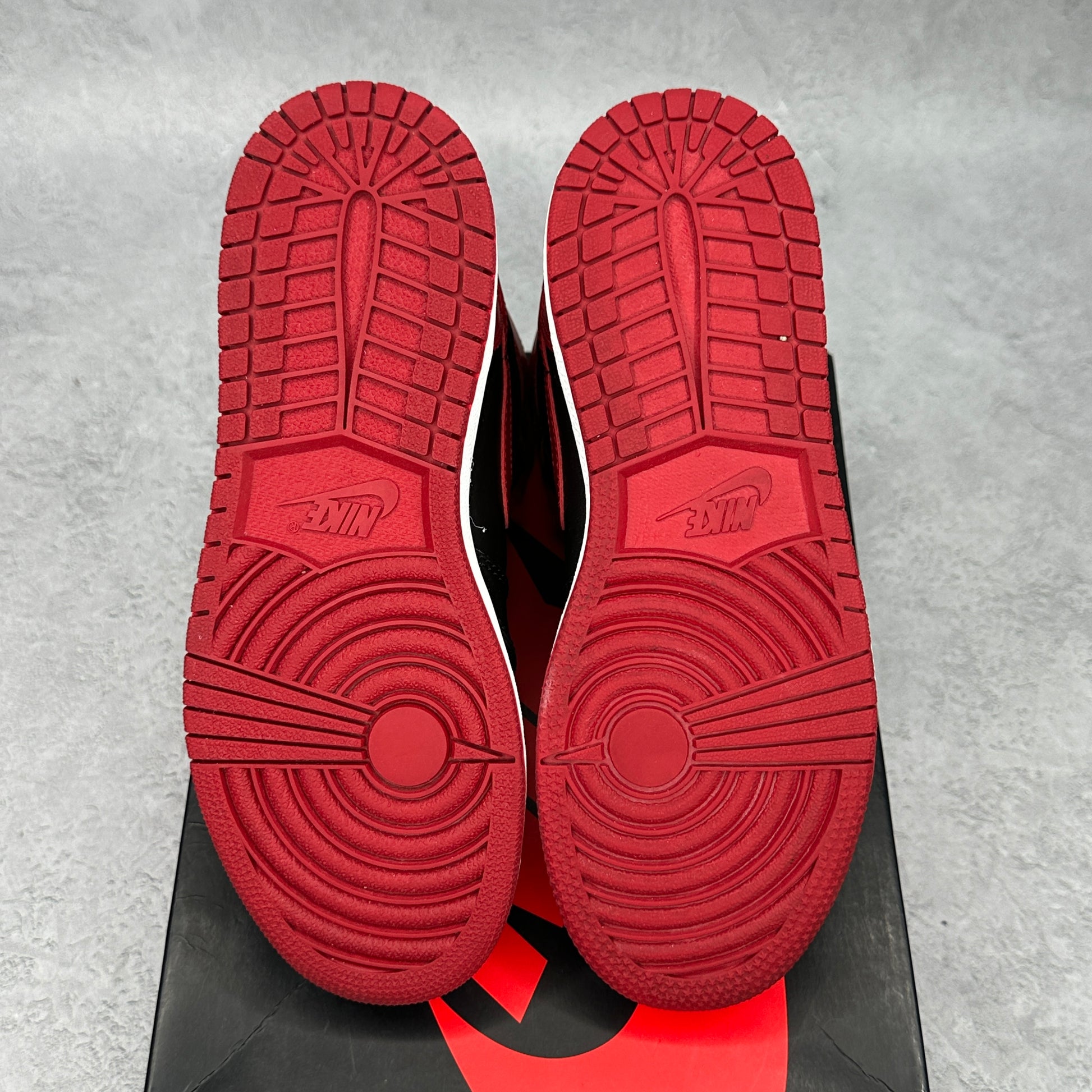 Jordan 1 Retro Bred Banned (2016) (GS) *pre-owned* SIZE 4.5Y