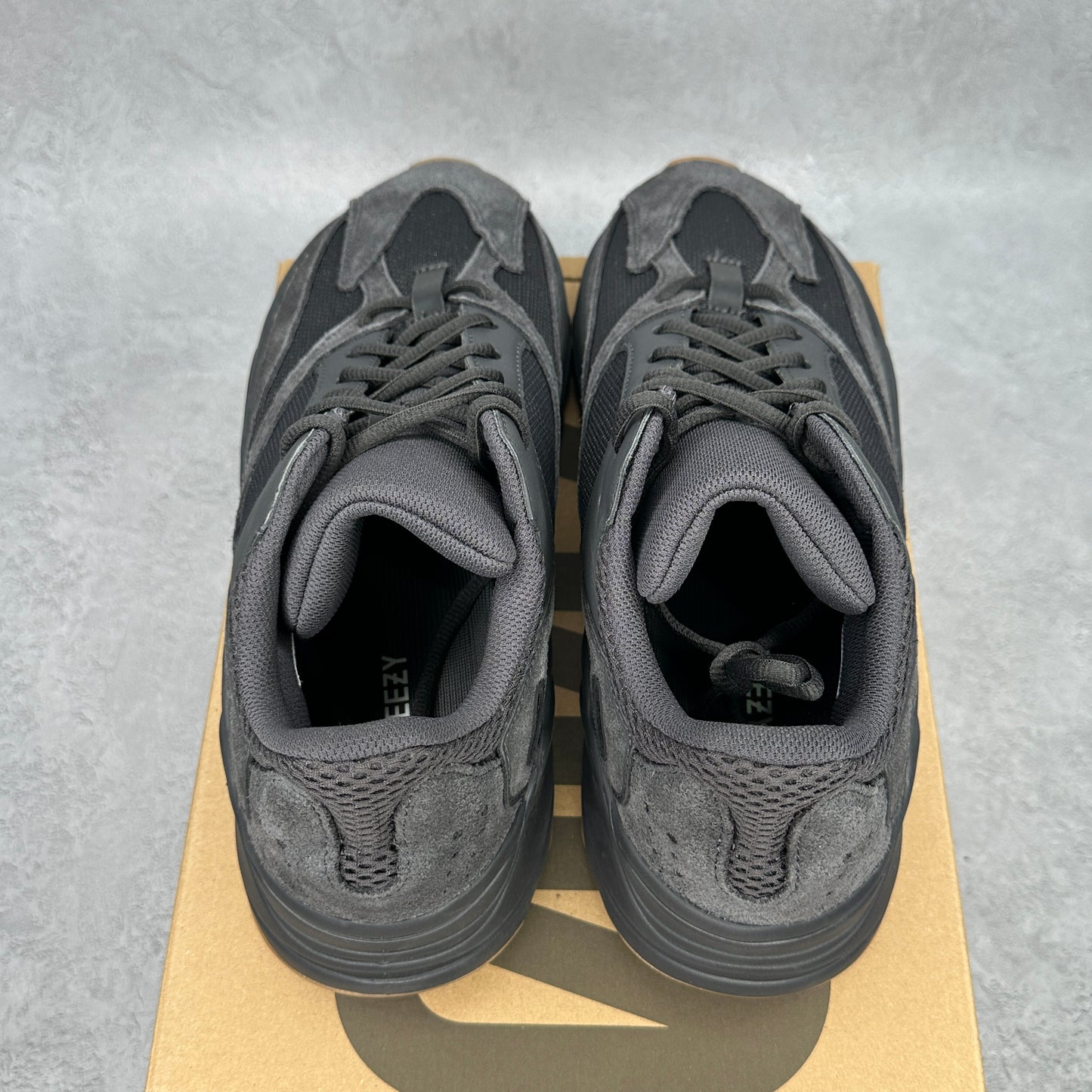 adidas Yeezy Boost 700 Utility Black VNDS *pre-owned* SIZE 12