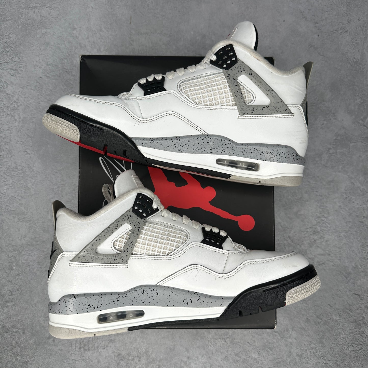 Jordan 4 Retro White Cement (2025) *pre-owned* SIZE 9