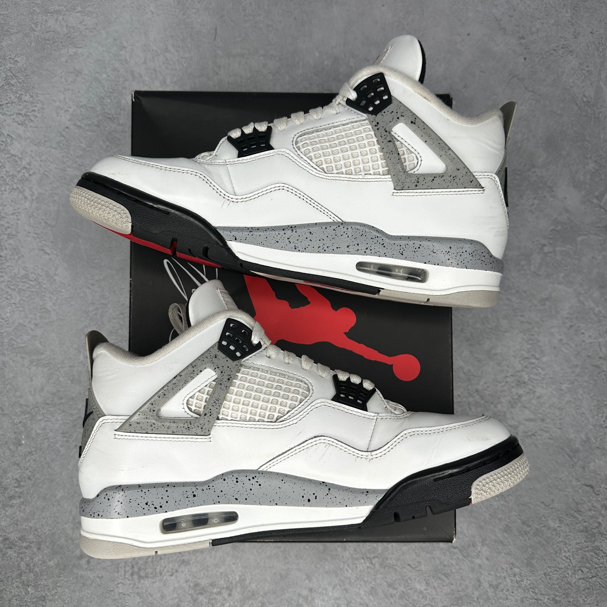 Jordan 4 Retro White Cement (2025) *pre-owned* SIZE 9