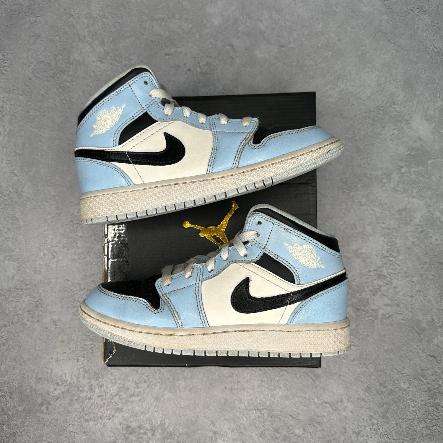 Jordan 1 Mid Ice Blue (2022) (GS) *pre-owned* SIZE 4Y
