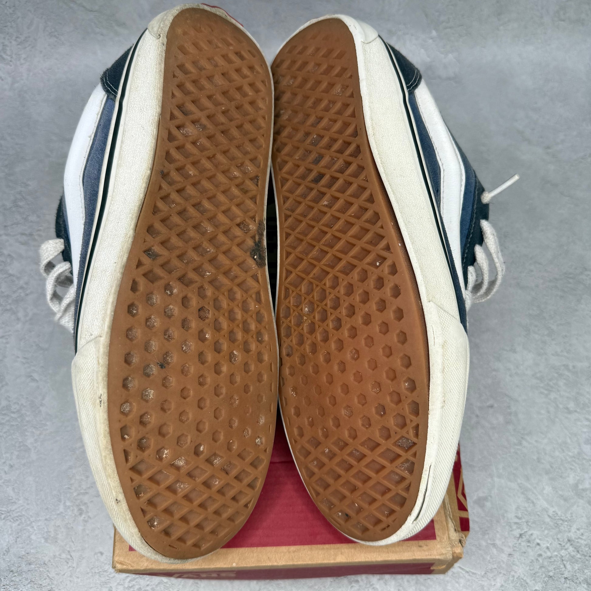 Vans Knu Skool Navy White *pre-owned* SIZE 10.5