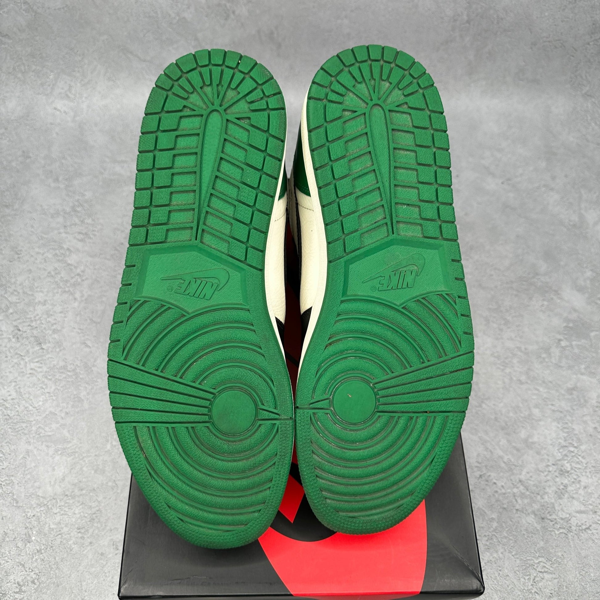 Jordan 1 Retro High Pine Green *pre - owned* SIZE 12 - Kicks Collective PA - Jordan - 555088-302 - Men's Shoes - 12M/13.5W - Pre - Owned