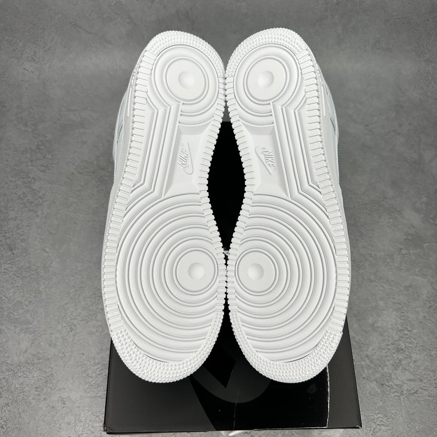 Nike Air Force 1 Low Supreme White