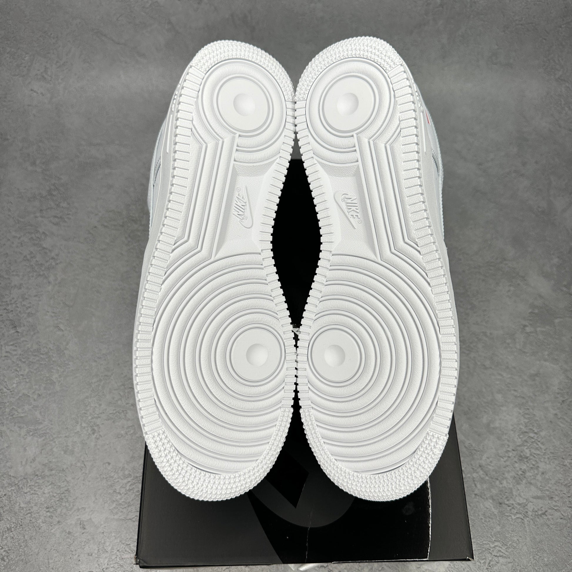 Nike Air Force 1 Low Supreme White