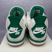 Jordan 4 Retro SB Pine Green *pre-owned* SIZE 10.5