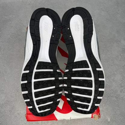 Nike P-6000 Metalic Silver Cool Red (GS) *pre-owned* SIZE 7Y