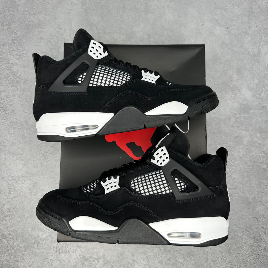 Jordan 4 Retro White Thunder *pre-owned* SIZE 10