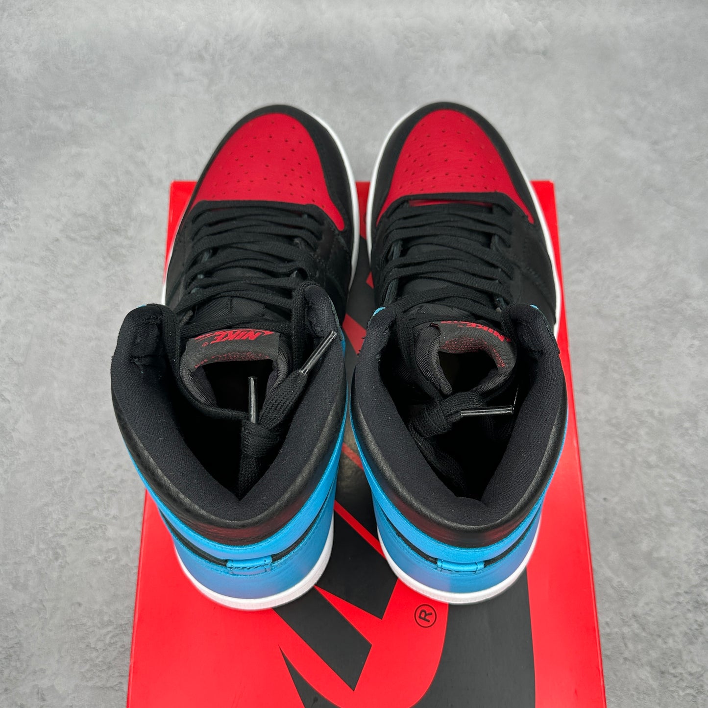 Jordan 1 Retro High NC to Chi (Women's) *pre-owned* SIZE 9W