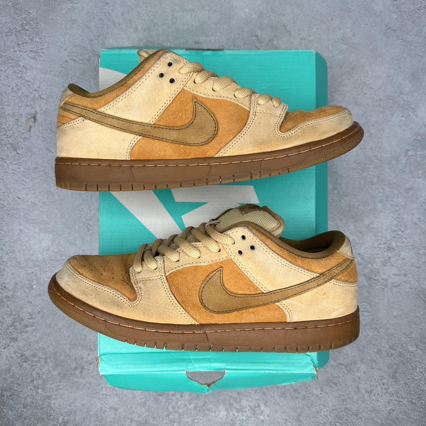 Nike SB Dunk Low Wheat (2017) *pre - owned* SIZE 9.5 - Kicks Collective PA - Nike - 883232-700 - Men's Shoes - 9.5M/11W - Pre - Owned