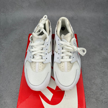 Nike Air Huarache Run White Pure Platinum (GS) *pre-owned* SIZE 6.5Y