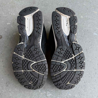 New Balance 2002R Black Gunmetal *pre-owned* SIZE 8.5