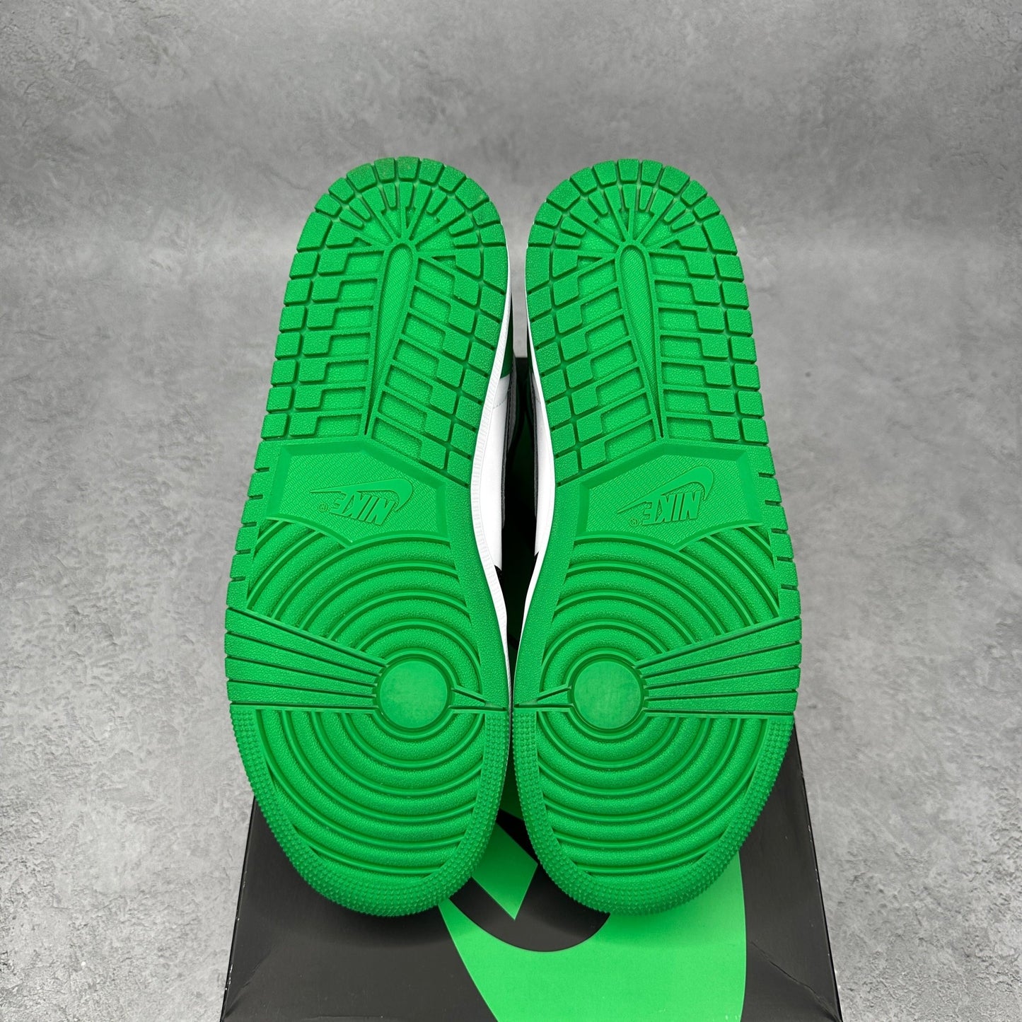 Jordan 1 Retro High OG Lucky Green *pre - owned* SIZE 9.5 - Kicks Collective PA - Jordan - DZ5485-031 - Men's Shoes - 9.5M/11W - Pre - Owned