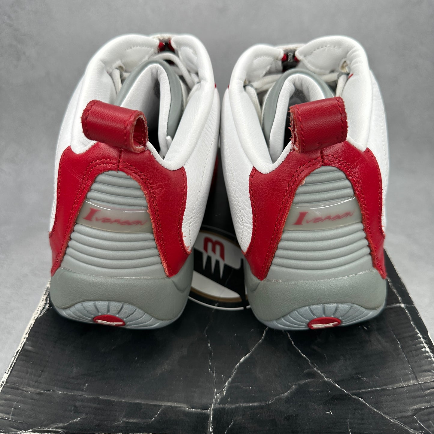 Reebok Answer IV White Red (2012/2017) *pre-owned* SIZE 8.5