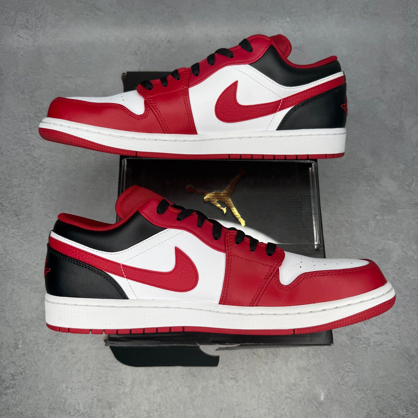 Jordan 1 Low Bulls *pre-owned* SIZE 13