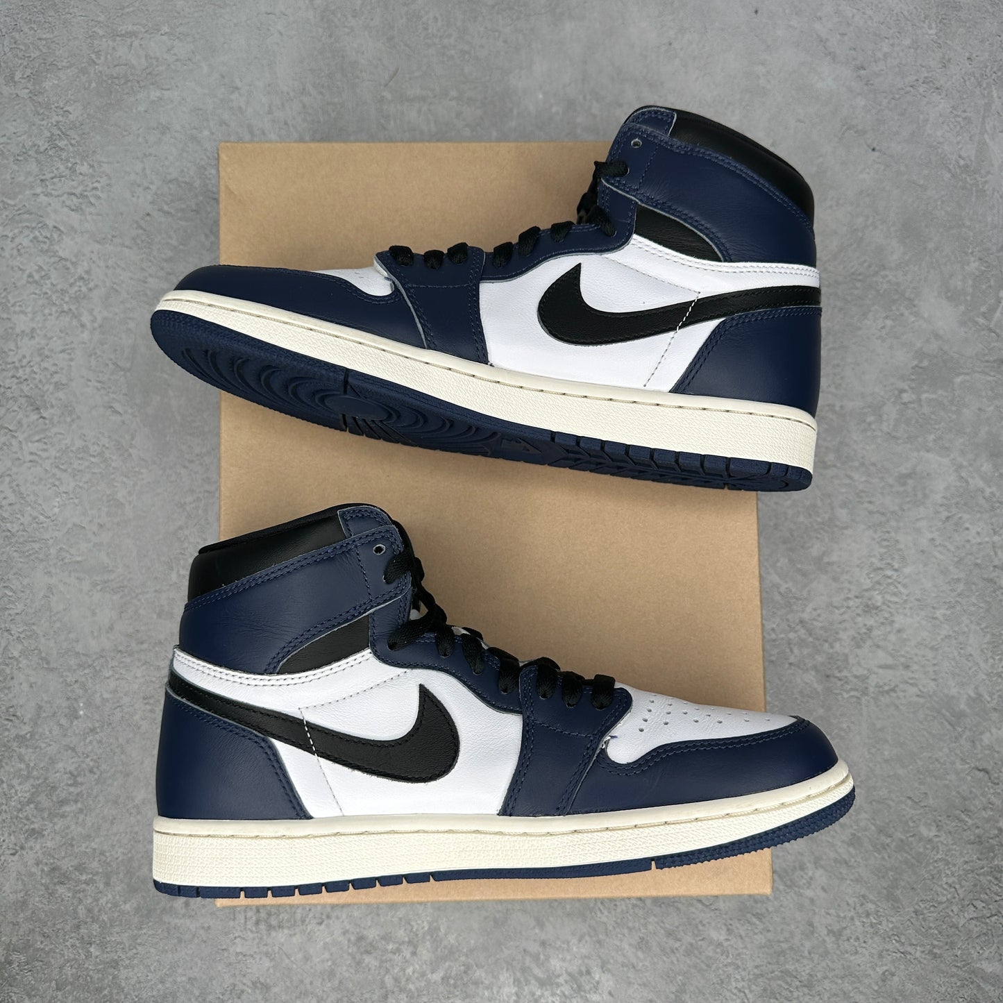 Jordan 1 Retro High OG Midnight Navy *pre-owned* SIZE 8.5
