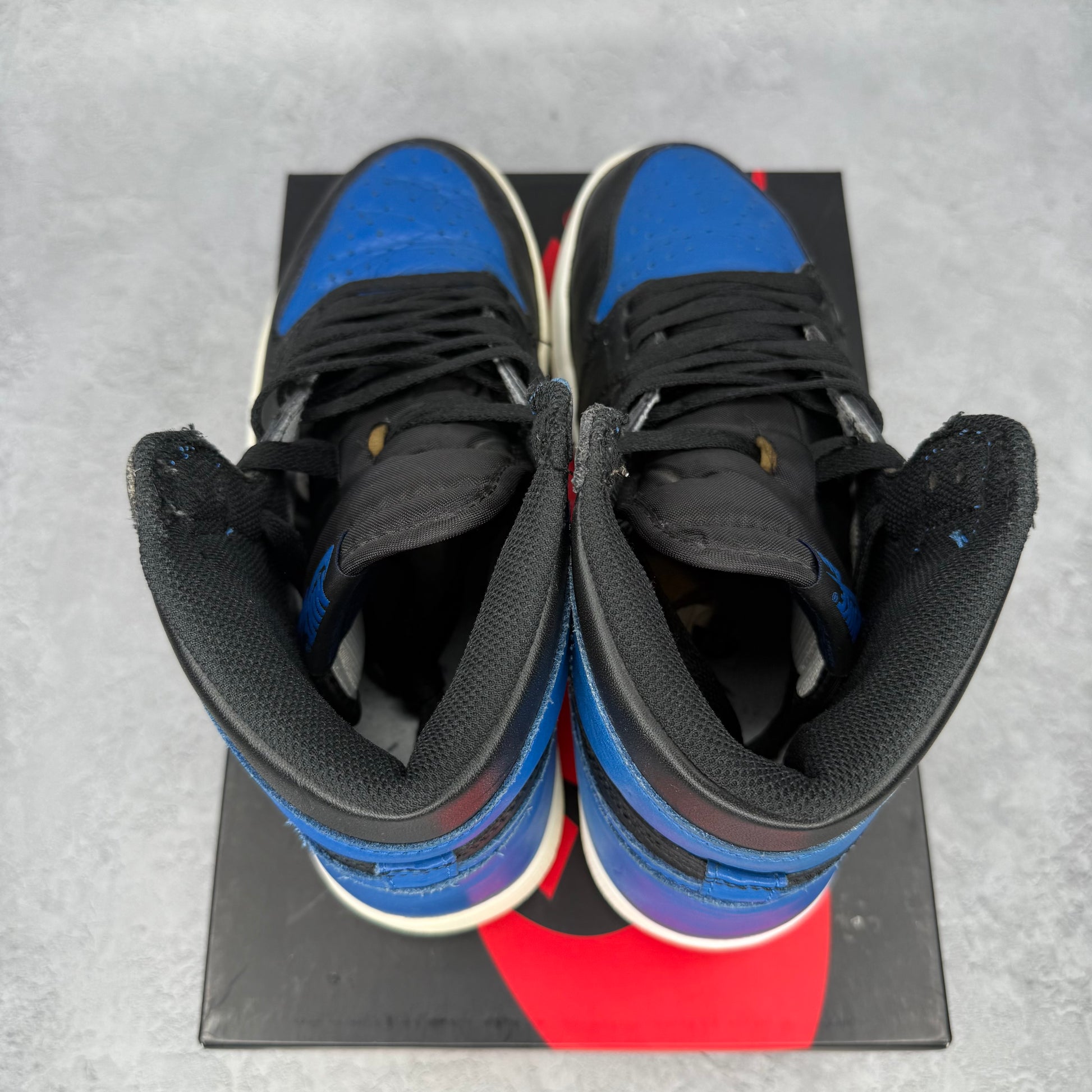 Jordan 1 Retro Royal (2017) *pre-owned* SIZE 8.5